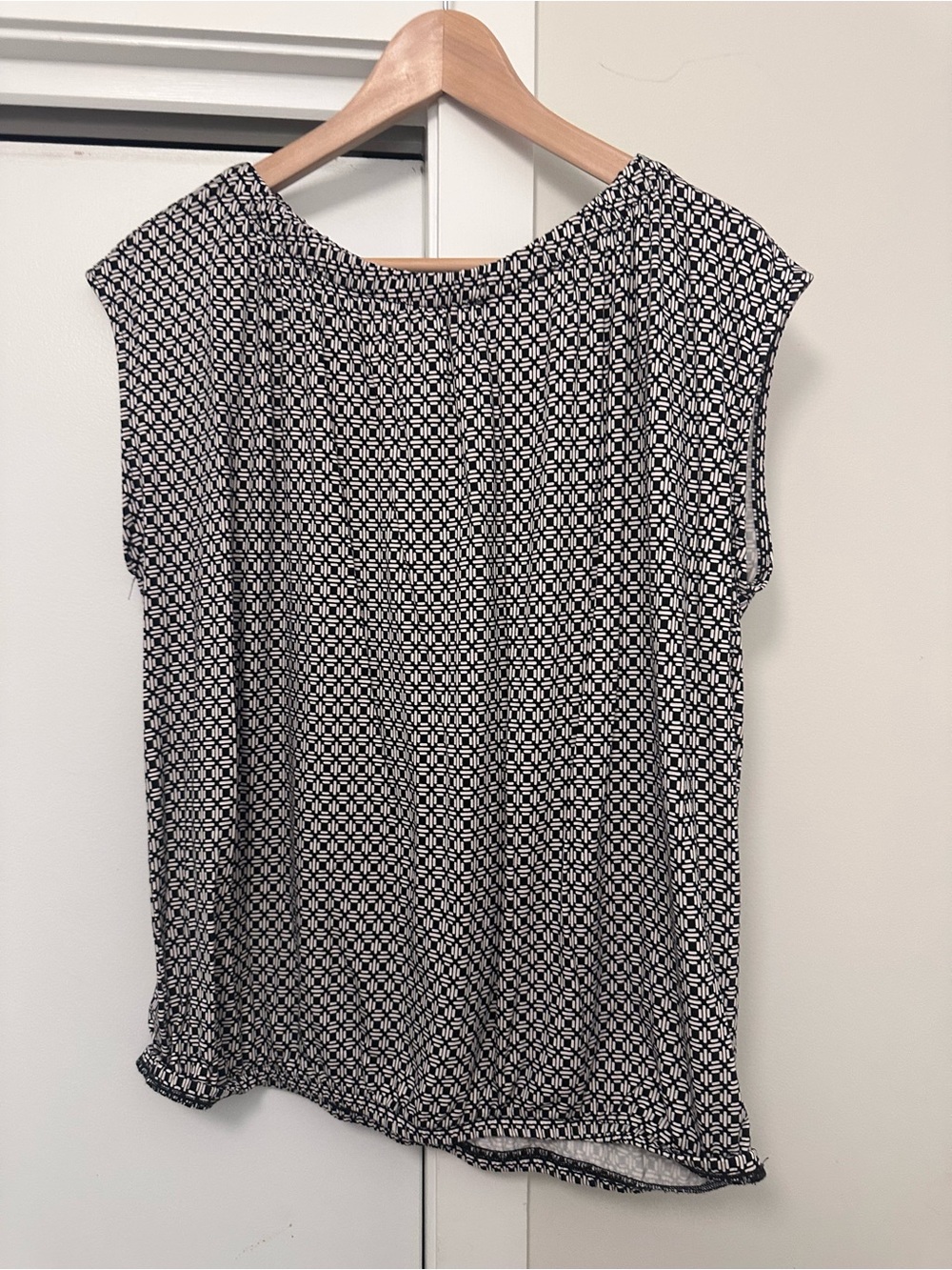 LOFT Outlet Black and White Geo Cap-Sleeve Blouse